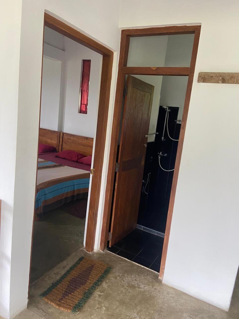 Upland Inn Канди Екстериор снимка