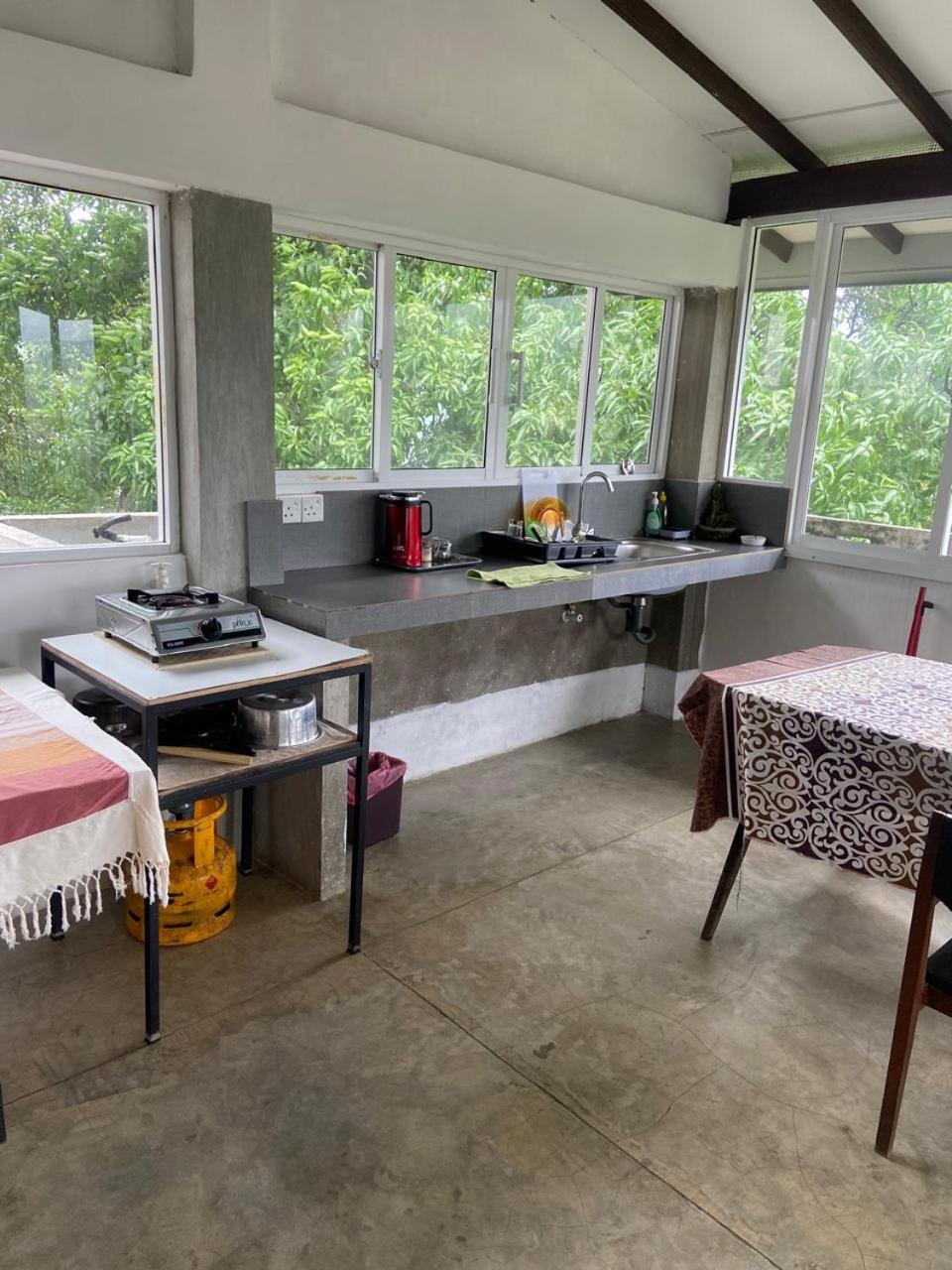 Upland Inn Канди Екстериор снимка