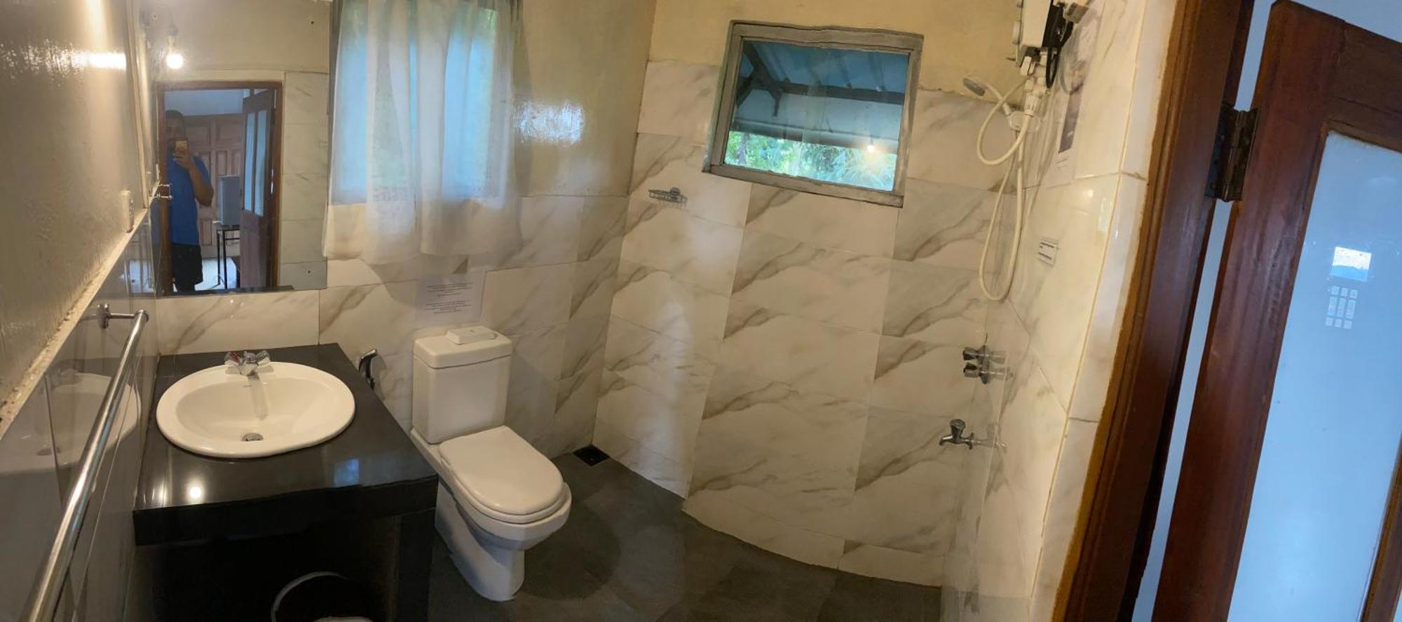 Upland Inn Канди Екстериор снимка