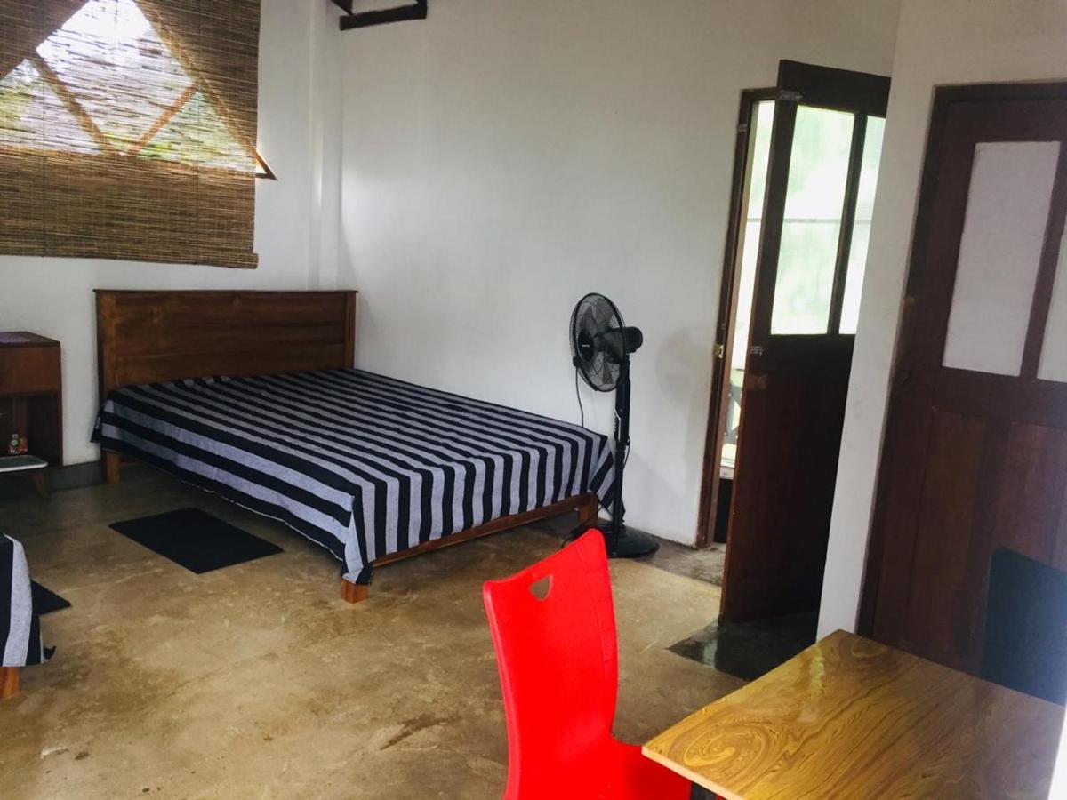 Upland Inn Канди Екстериор снимка